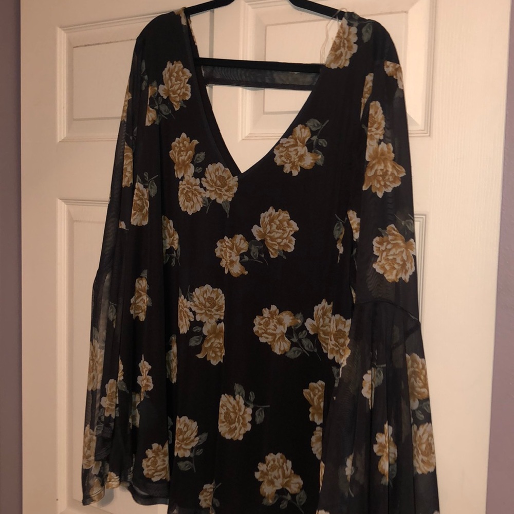 Torrid black top with yellow flowers